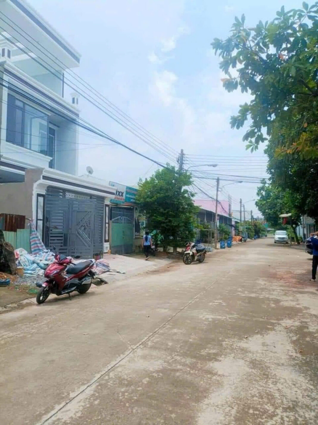 Phía trước nhà Phía trước nhà