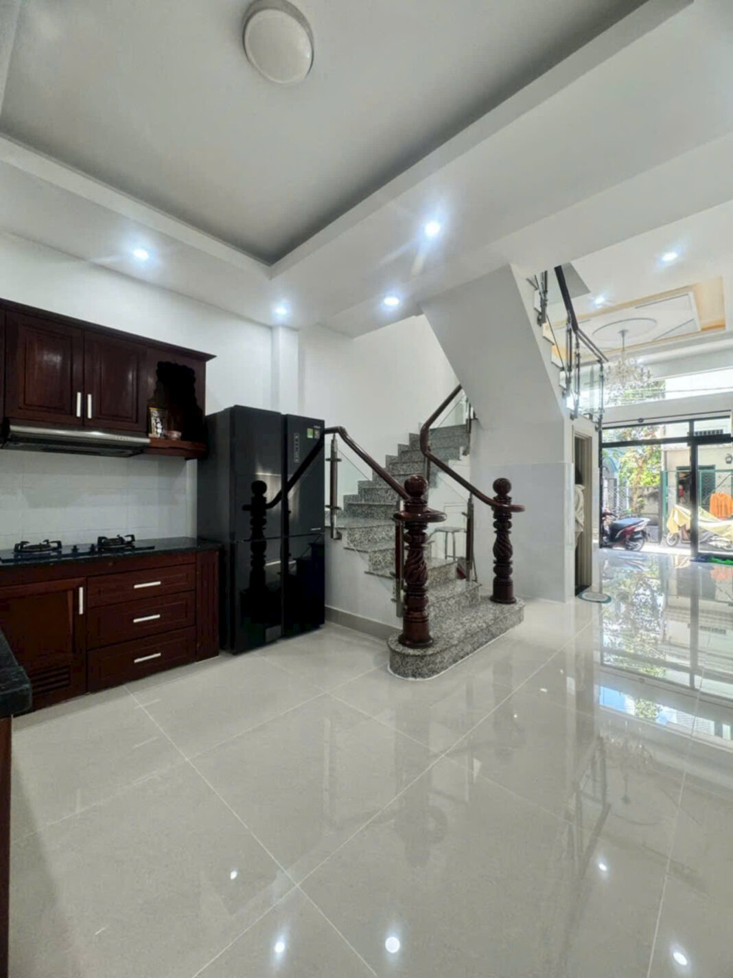 Khu vực bếp và bàn ăn Khu vực bếp và bàn ăn