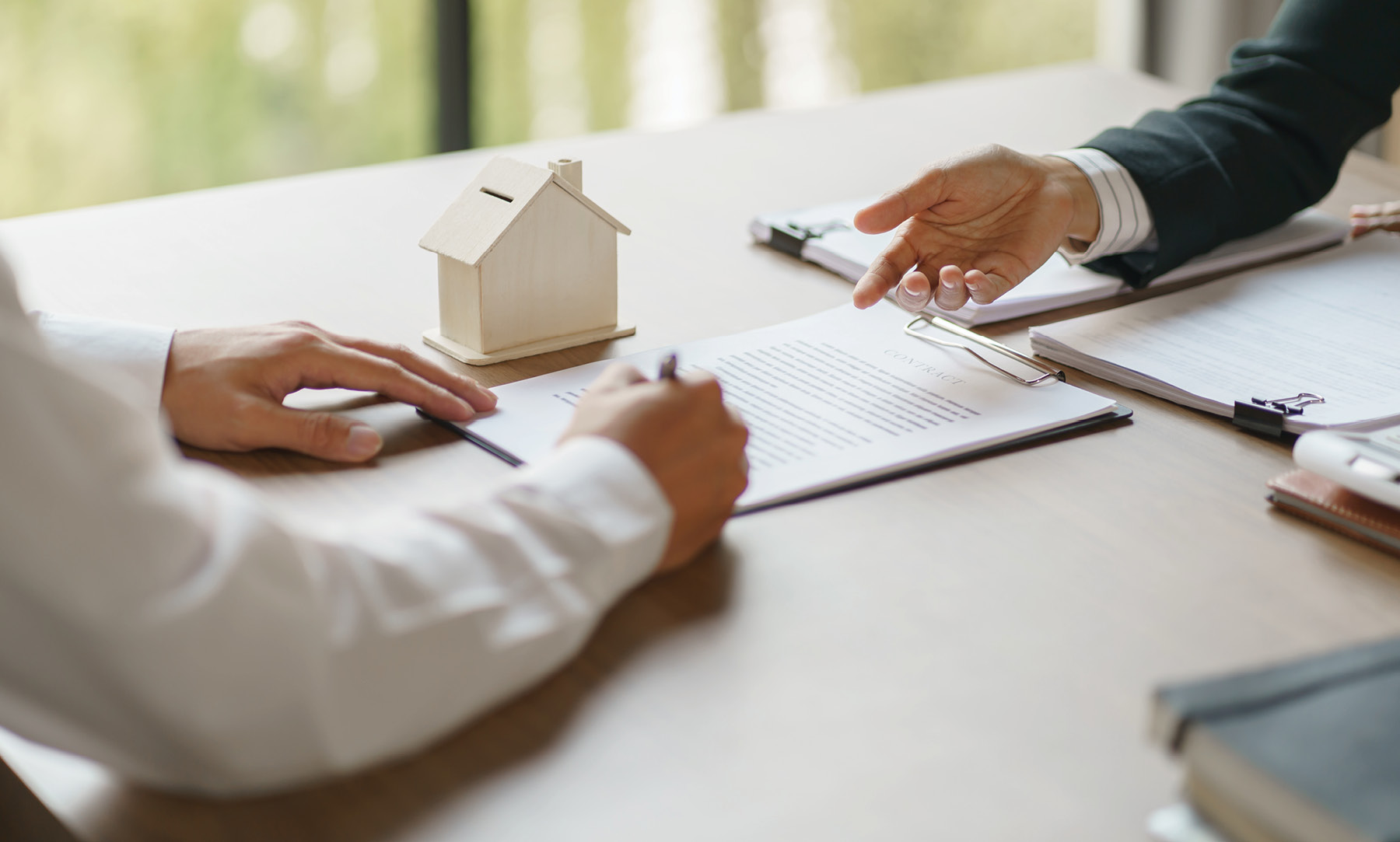 Dịch vụ công chứng nhà đất Dĩ An