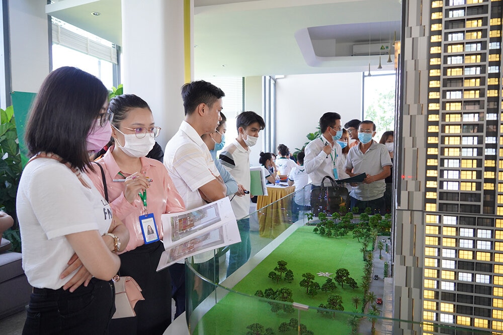 Tư vấn khách tại nhà mẫu