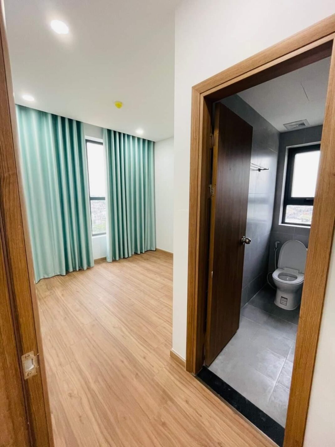 Phòng tắm bên trong phòng ngủ chính