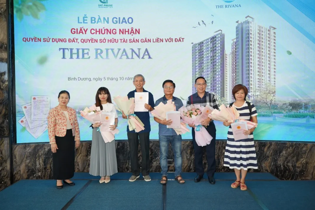 Bàn giao sổ hồng căn hộ The Rivana