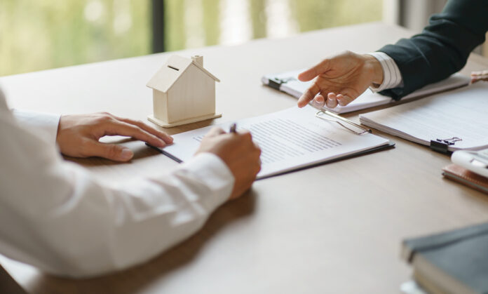 Dịch vụ công chứng nhà đất Dĩ An